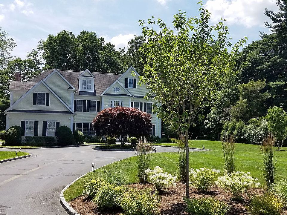 2nd image of 35 Green Meadow Ln