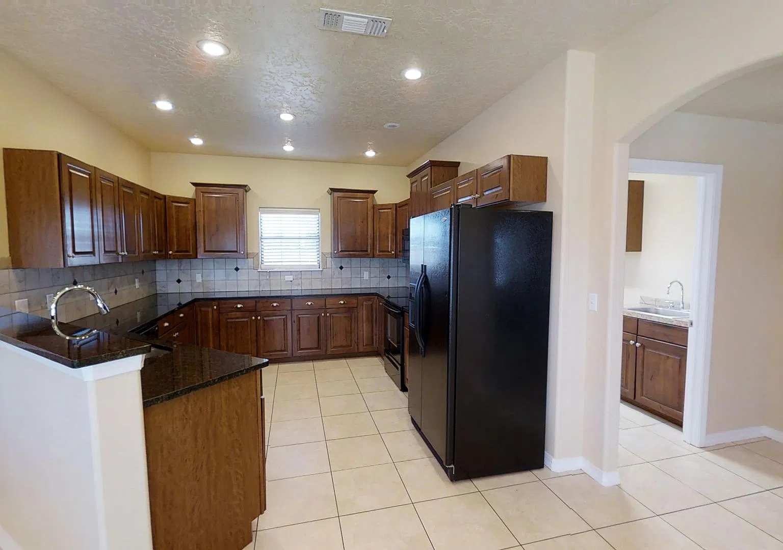 1374 Oakwood - 3bed 2 bath home — Photo 1