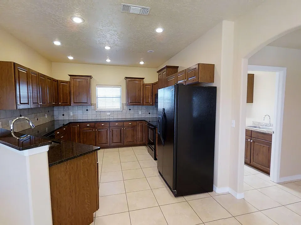 1374 Oakwood Cir