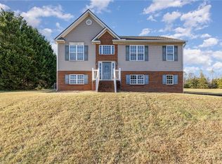 6940 Rangecrest Rd, Belews Creek, NC 27009