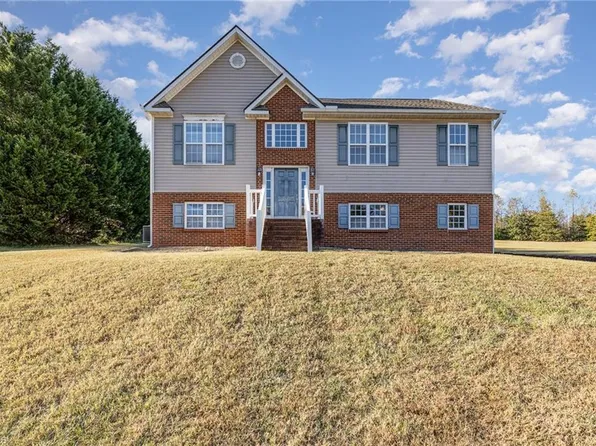 6940 Rangecrest Rd, Belews Creek, NC 27009