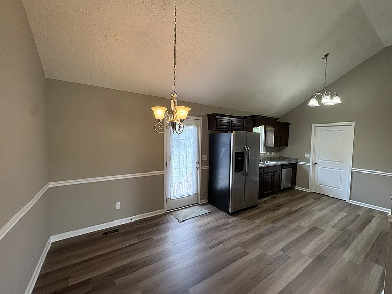 1009 Halverson Dr — Photo 6