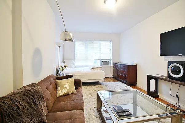 Rented by Julianna Realty Corp | media 10