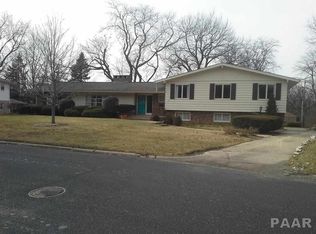 5611 N Fairmont Dr, Peoria, IL