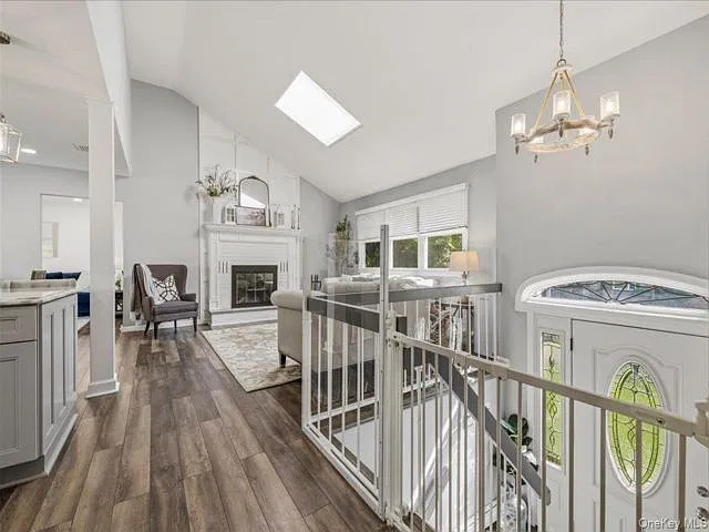 4 bed, 3.0 bath, 2782 sqft, $5,200 — Photo 3