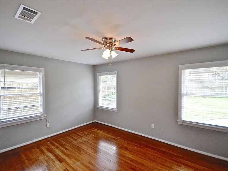 5237 Maple St — Photo 11