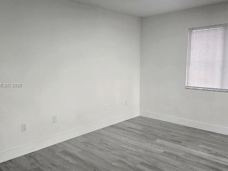 4952 NW 21st Ave — Photo 4
