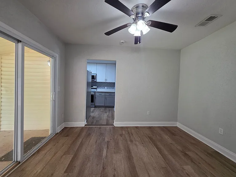109 Reed Rd — Photo 9