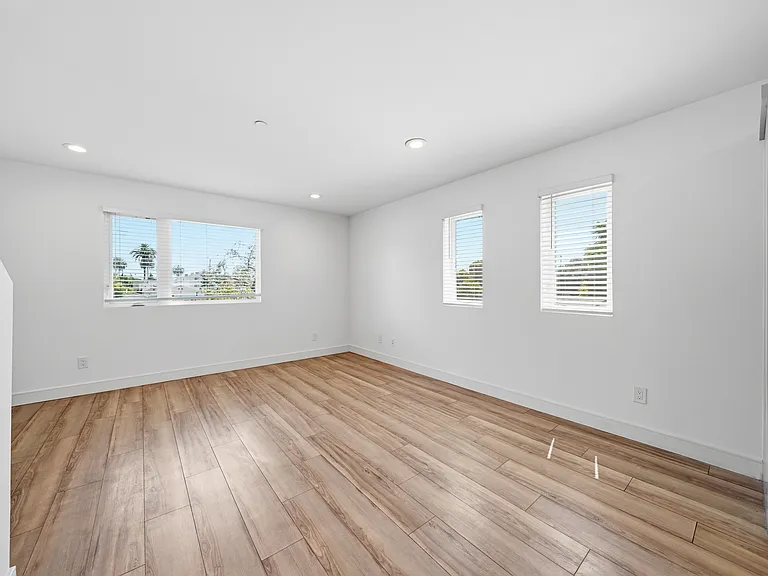 1235 1/2 W 39th Pl — Photo 19
