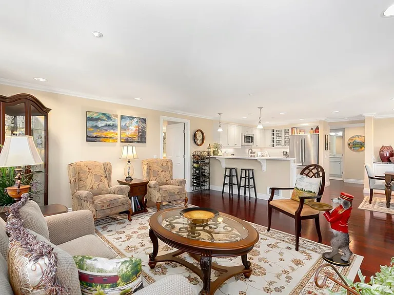 2100 Thorndyke Ave W #101 — Photo 10