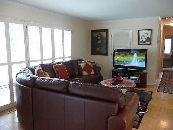 3rd image of 409 Hazelwood Ln