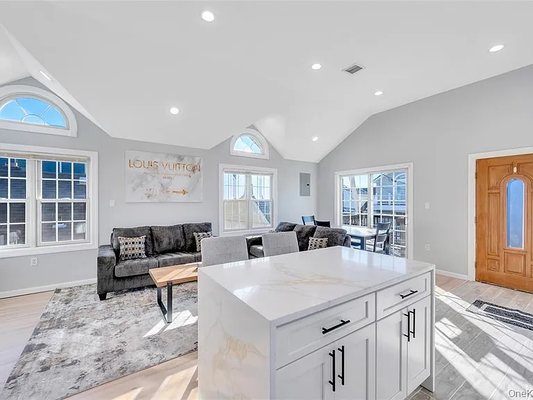68 Brookline Ave #UPPER — Photo 11