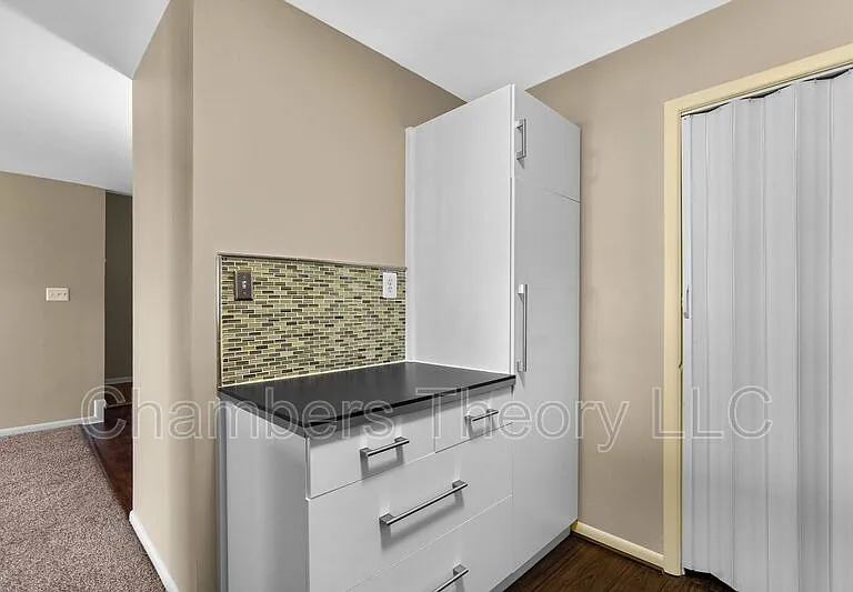 1043 Warwick Ct — Photo 5