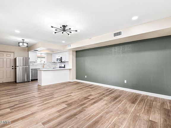 5th image of 6152 W TOWNLEY Avenue