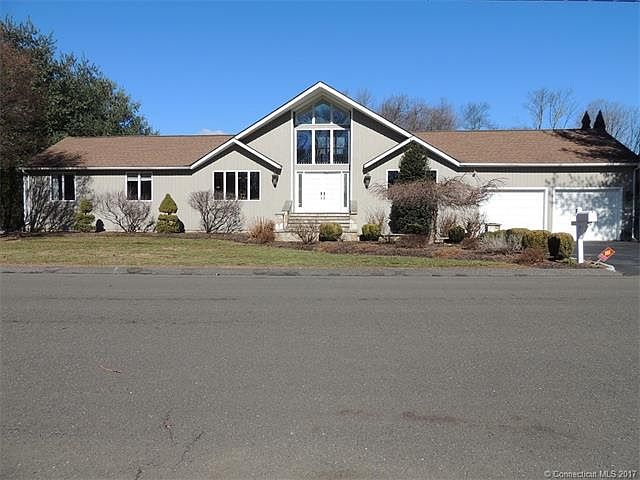 2nd image of 2 Applewood Dr