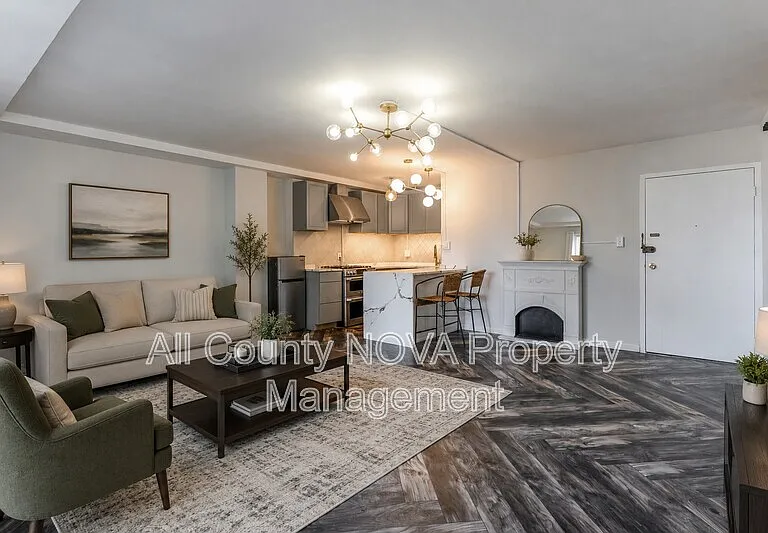 922 24th St NW #321 — Photo 1