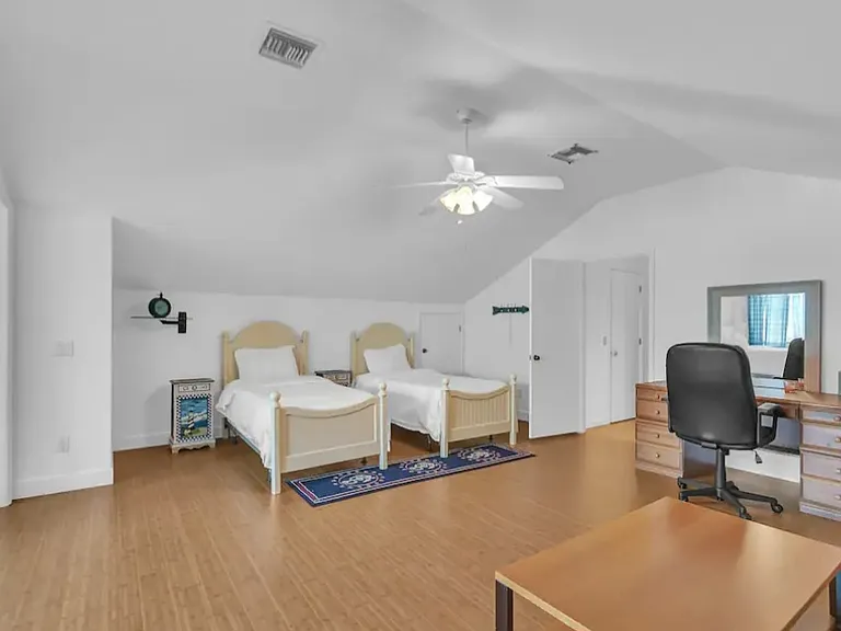 1821 E Barefoot Pl — Photo 10
