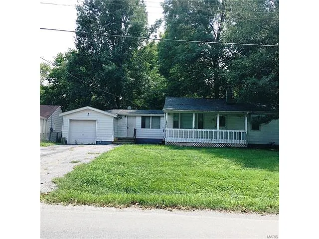 412 Bernard Dr photo 1