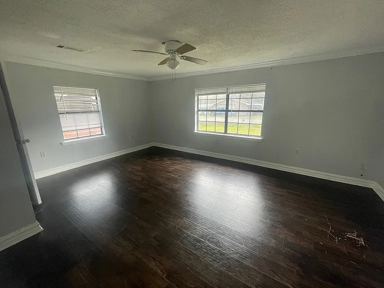 4831 Community Ave — Photo 5