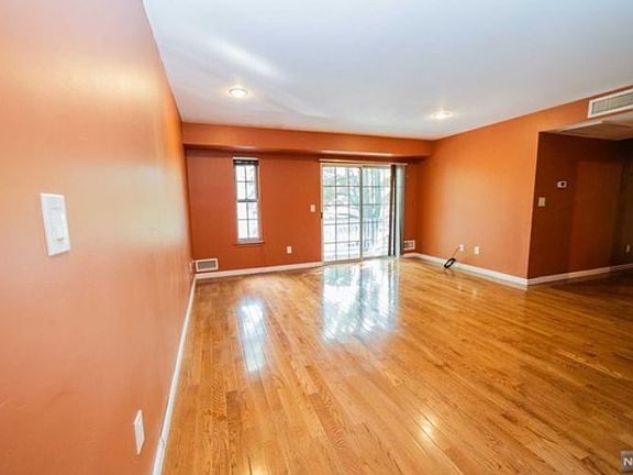 5th image of 753 Summer Ave APT 2A