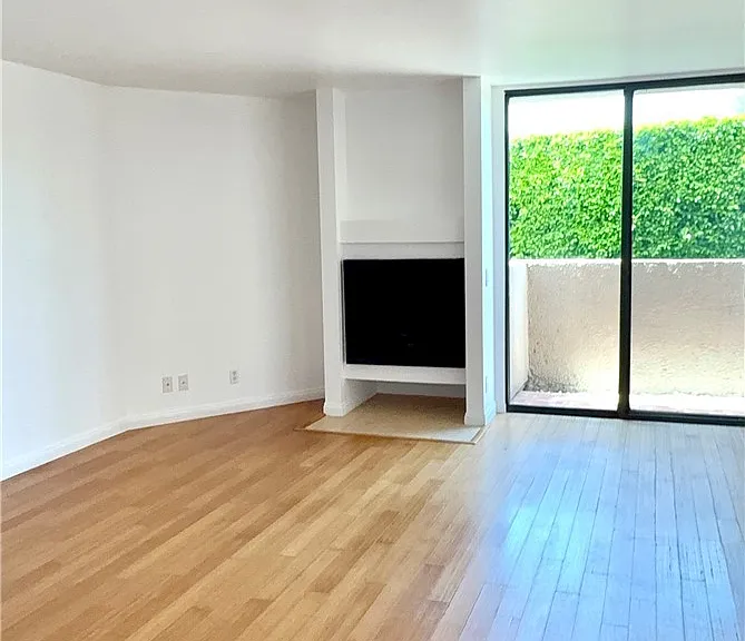 7826 Topanga Canyon Blvd #109 — Photo 3