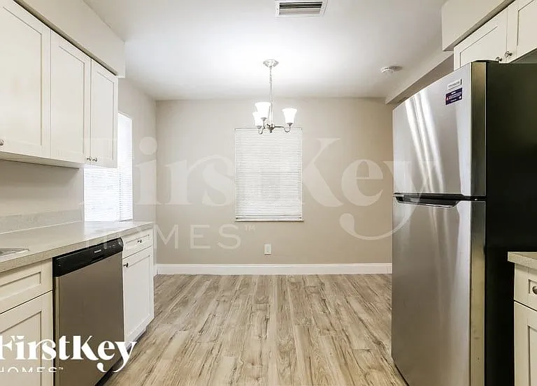 2740 SW 7th St — Photo 6