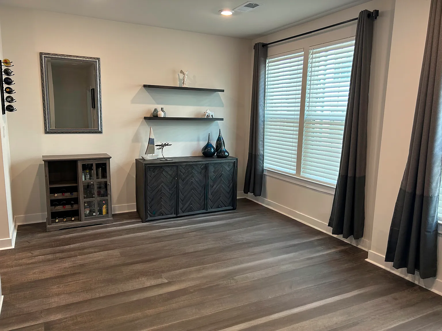 3 bed, 2481 sqft, $3,925 — Photo 4