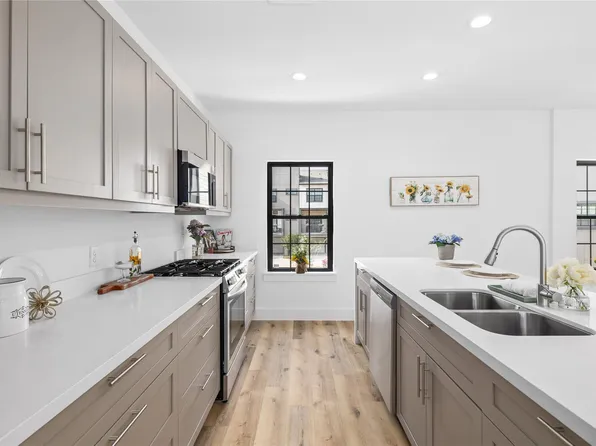 11916 S Hoa Sen Cir, Houston, TX 77072