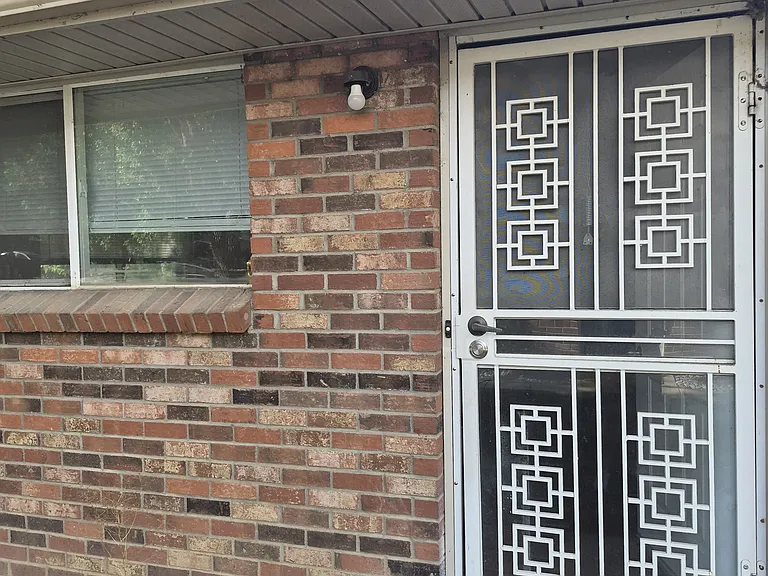 1200 S Coffman St — Photo 1