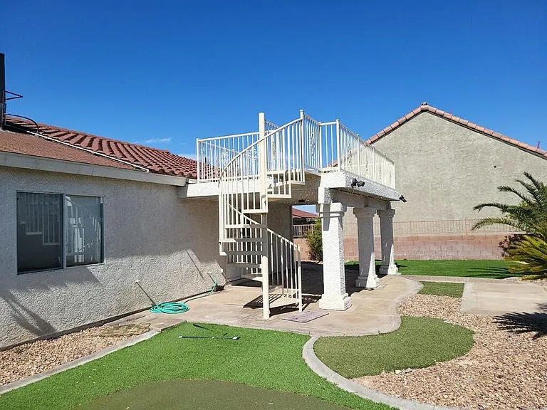 450 Richgold St — Photo 3