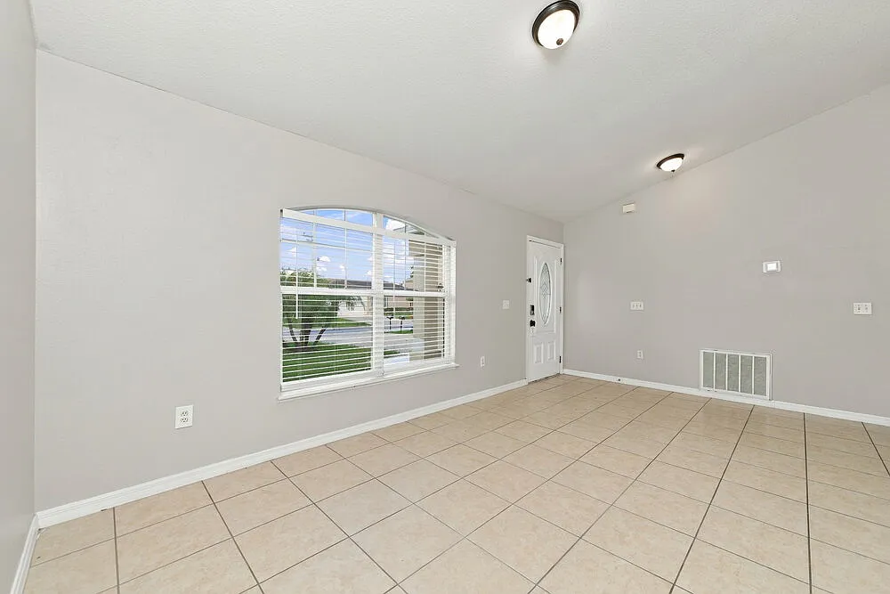 4 bed, 2.0 bath, 1652 sqft, $1,895 — Photo 3