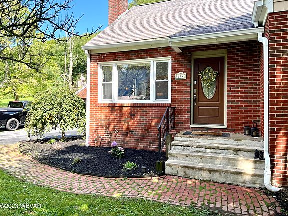 2nd image of 214 E Hillside Dr