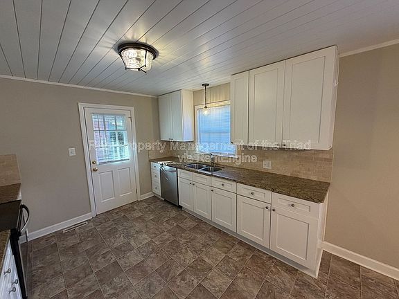4th image of 2748 Lyndhurst Ave