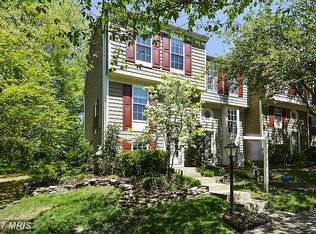 1526 Woodcrest Dr, Reston, VA 20194