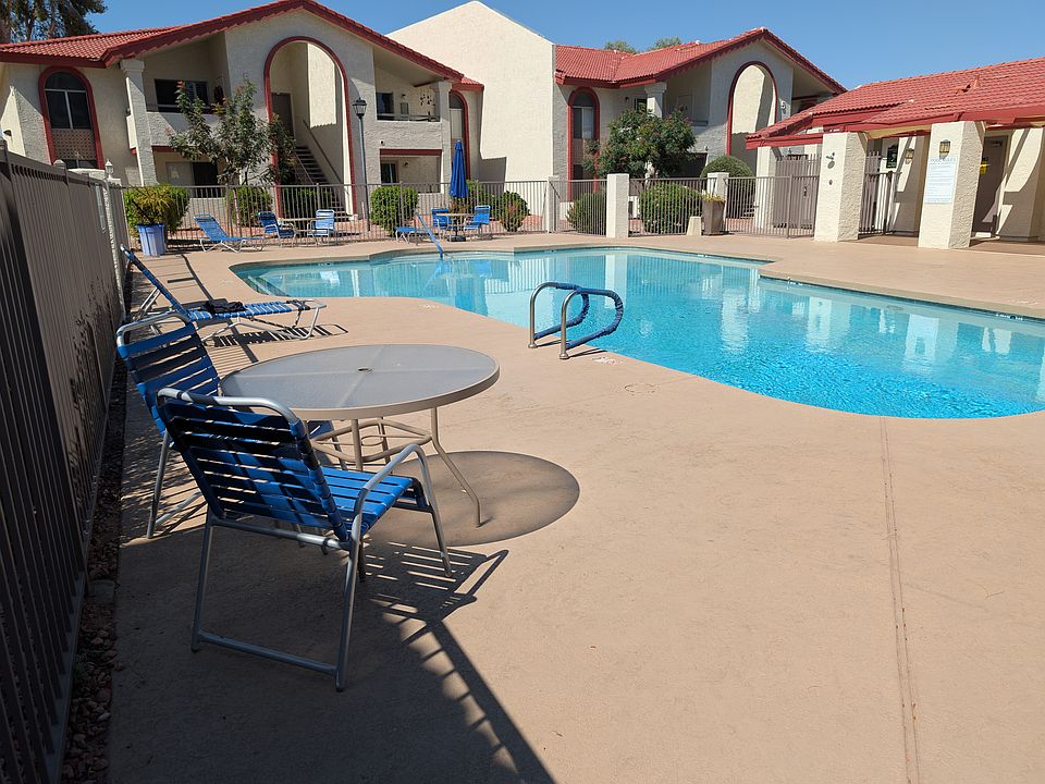 Pool and club house