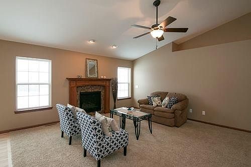 5th image of 421 Rolling Hills Dr