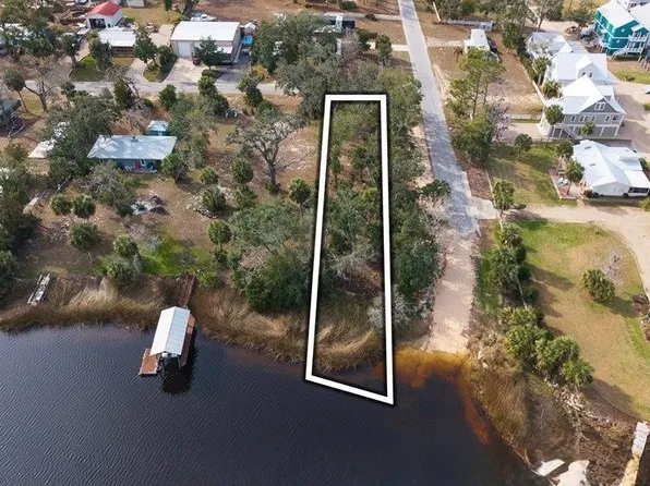  NE Seventeenth St, Steinhatchee, FL 32359