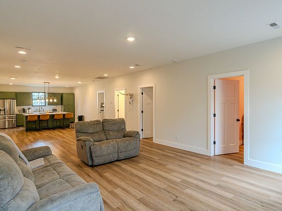 3rd image of 10107 Rocky Hill Rd