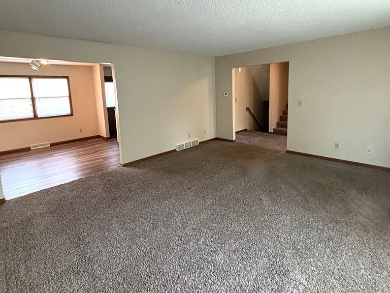 746 Olympic Dr — Photo 4