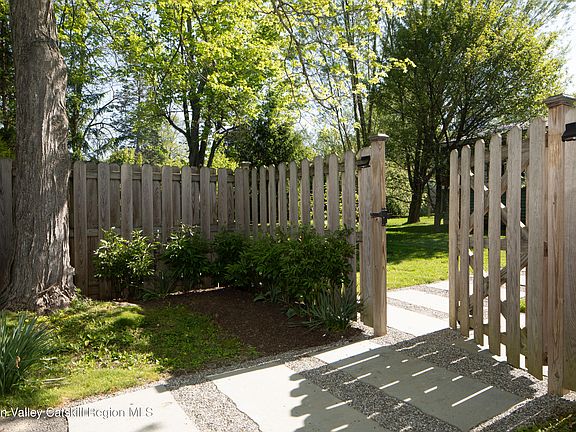 3rd image of 34 N Maple Avenue