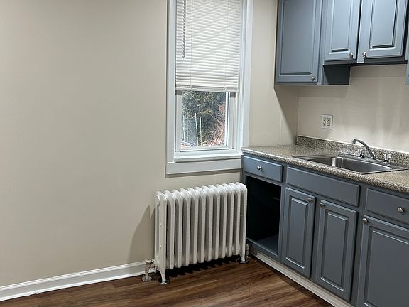 2nd image of 125 Rossmore St #1