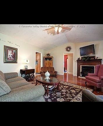5th image of 302 Hickory Rd