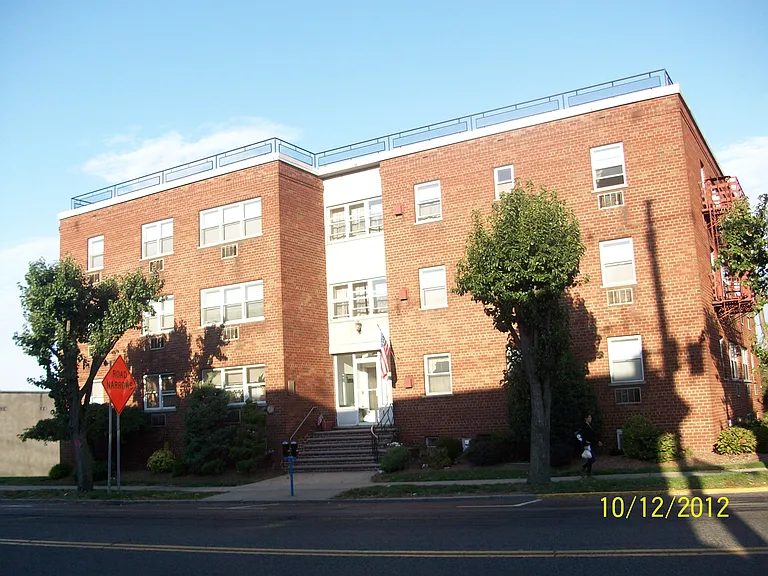 111 Broad Ave — Photo 10