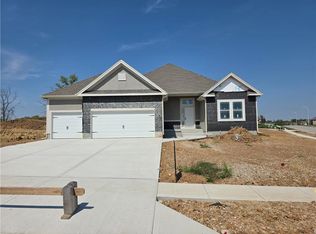 6938 NE 102nd St, Kansas City, MO 64156