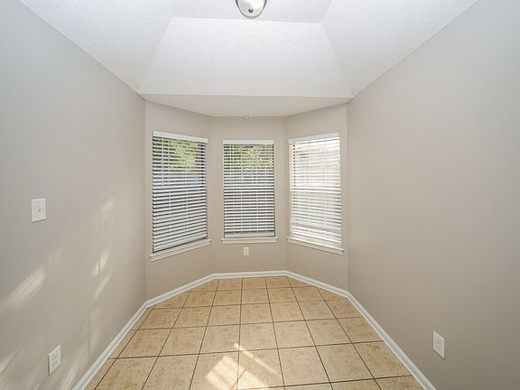 5th image of 5411 Corner Oak Dr