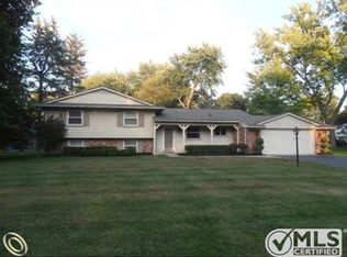 6579 Spruce Dr, Bloomfield Hills, MI 48301