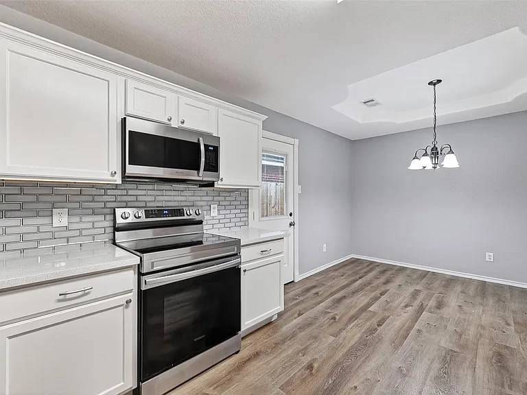18906 Dennington Dr — Photo 20