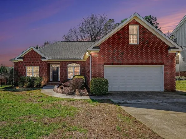 6604 Barton Creek Ct, Whitsett, NC 27377