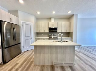 2201 Muckleplum Cres SW, Edmonton, AB T6X 2N1