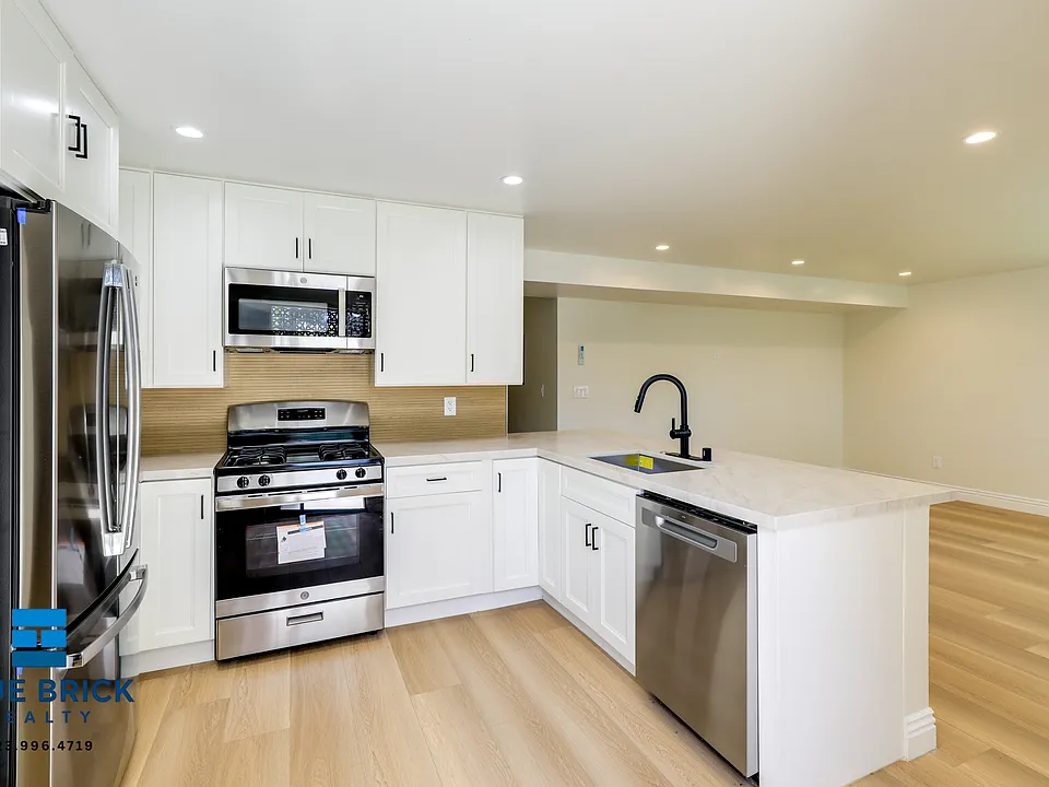 1405 N Normandie Ave #8